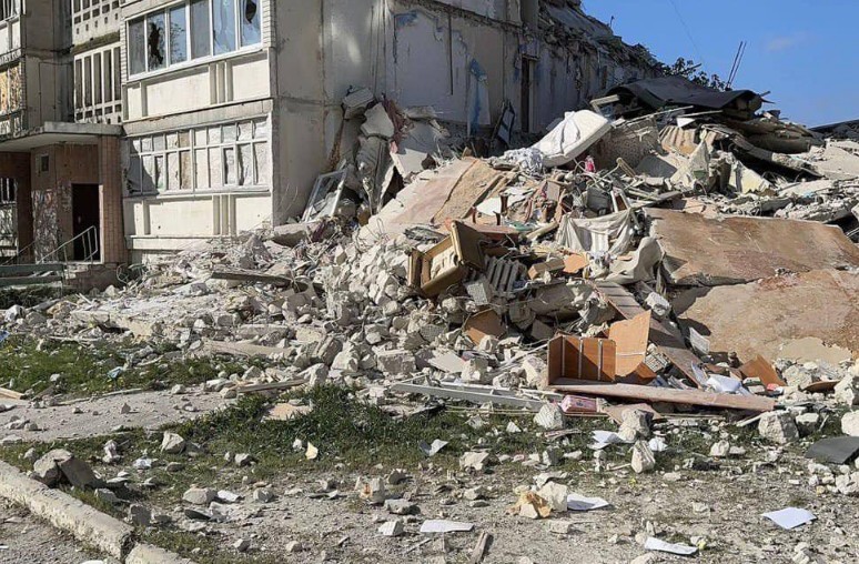 Росіяни вдарили авіабомбою по Вовчанську на Харківщині: двоє людей загинуло
