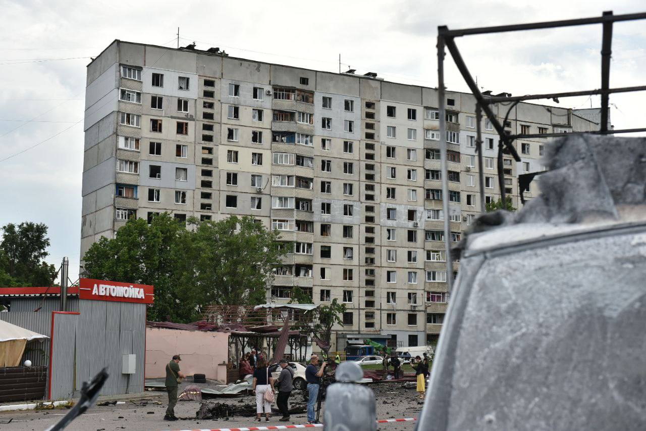 У Харківській ОВА показали наслідки ворожої атаки по Харкову (фото)