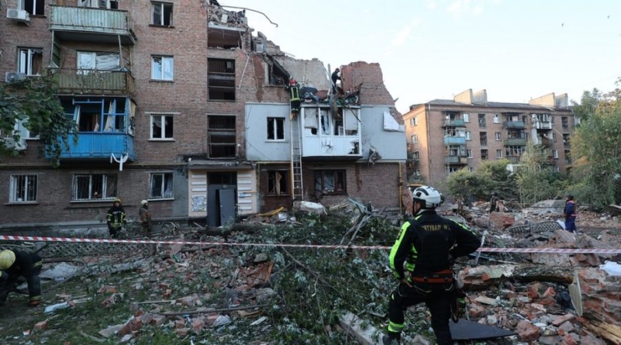 Рятувальники завершили пошукову операцію у Новобаварському районі Харкова: під завалами виявили тіла 9 загиблих
